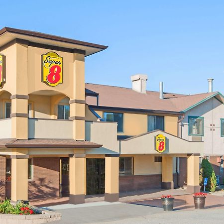 Super 8 By Wyndham Salmon Arm Otel Dış mekan fotoğraf