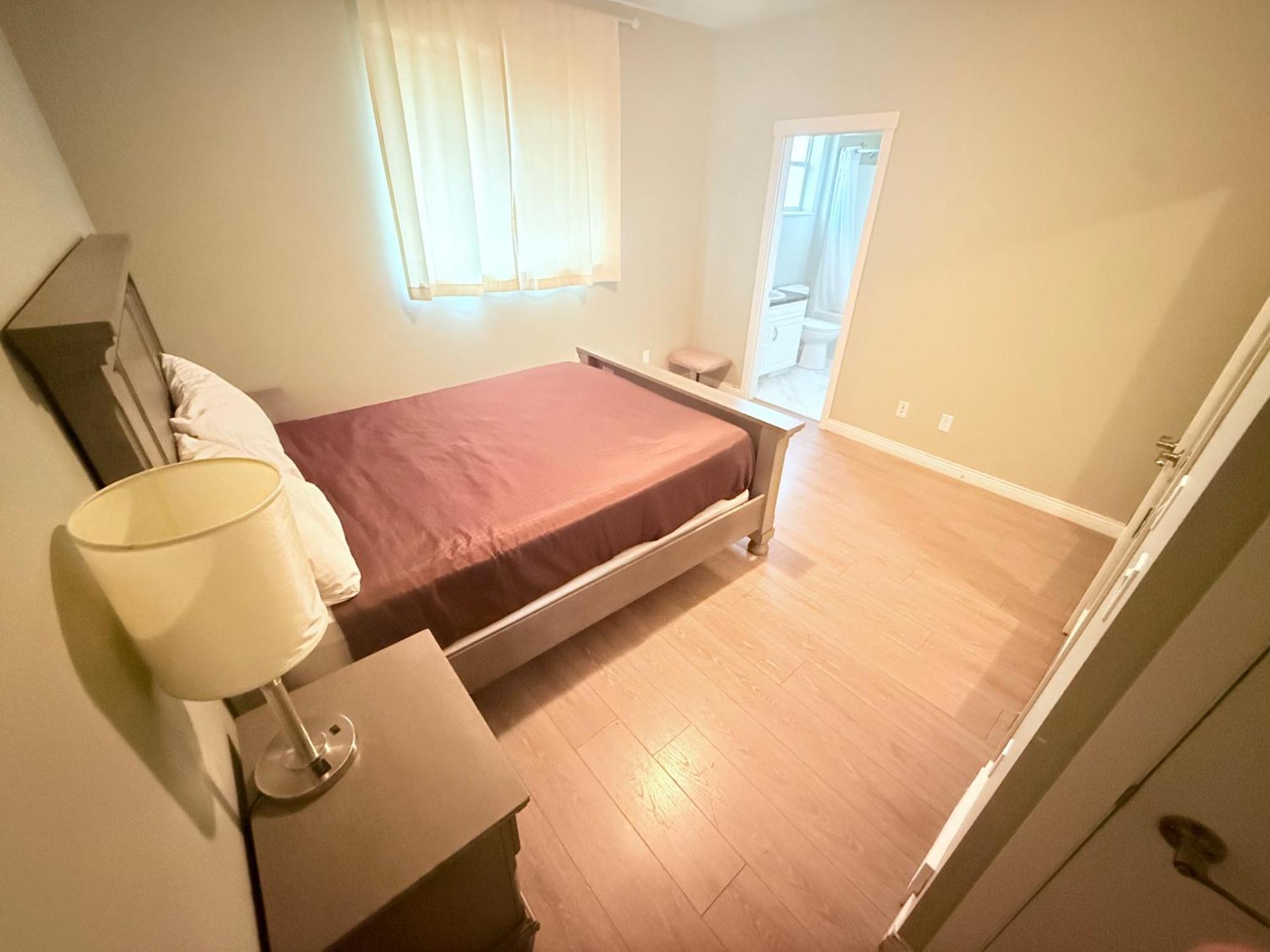 Super 8 By Wyndham Salmon Arm Otel Dış mekan fotoğraf