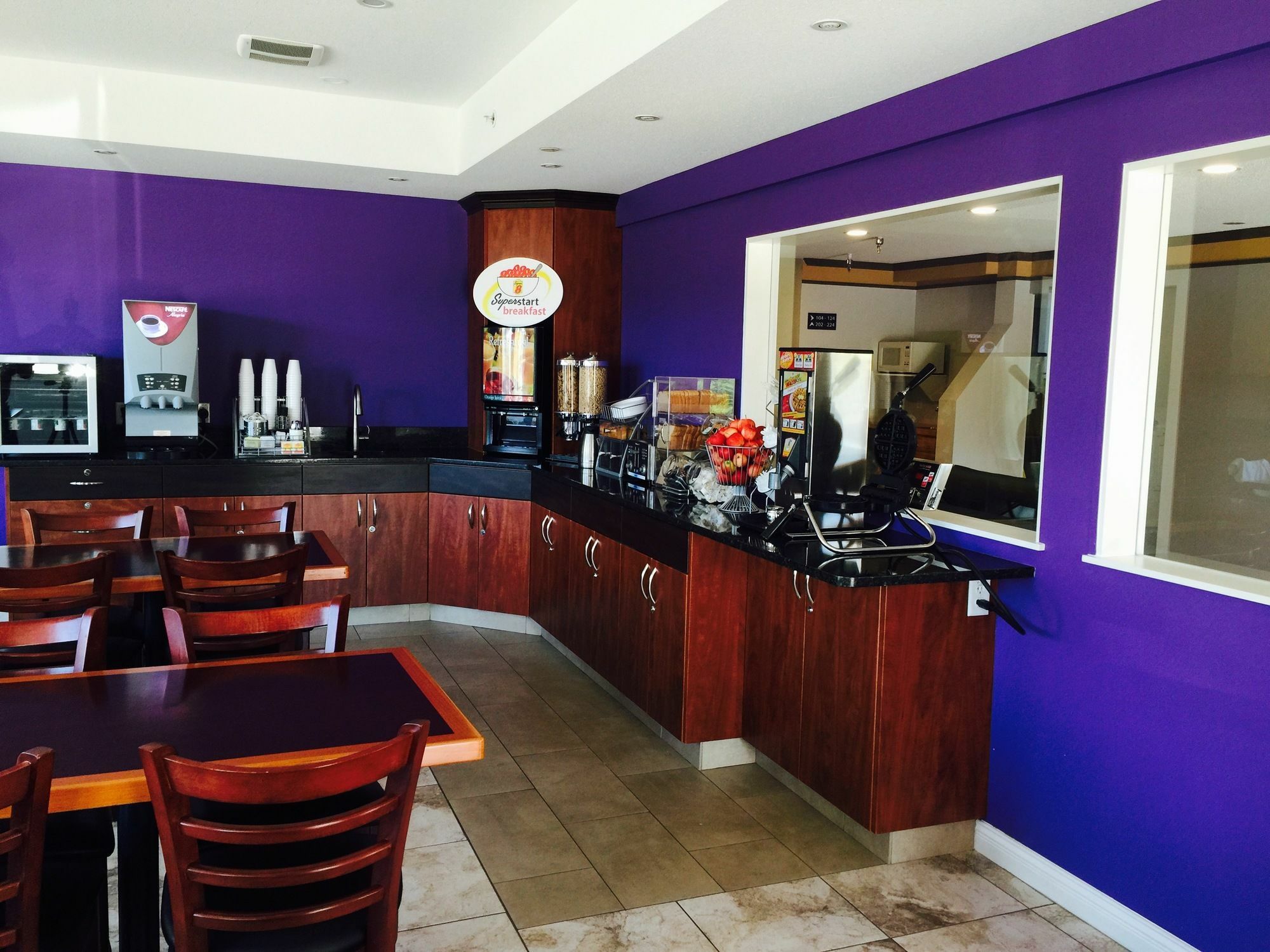 Super 8 By Wyndham Salmon Arm Otel Dış mekan fotoğraf