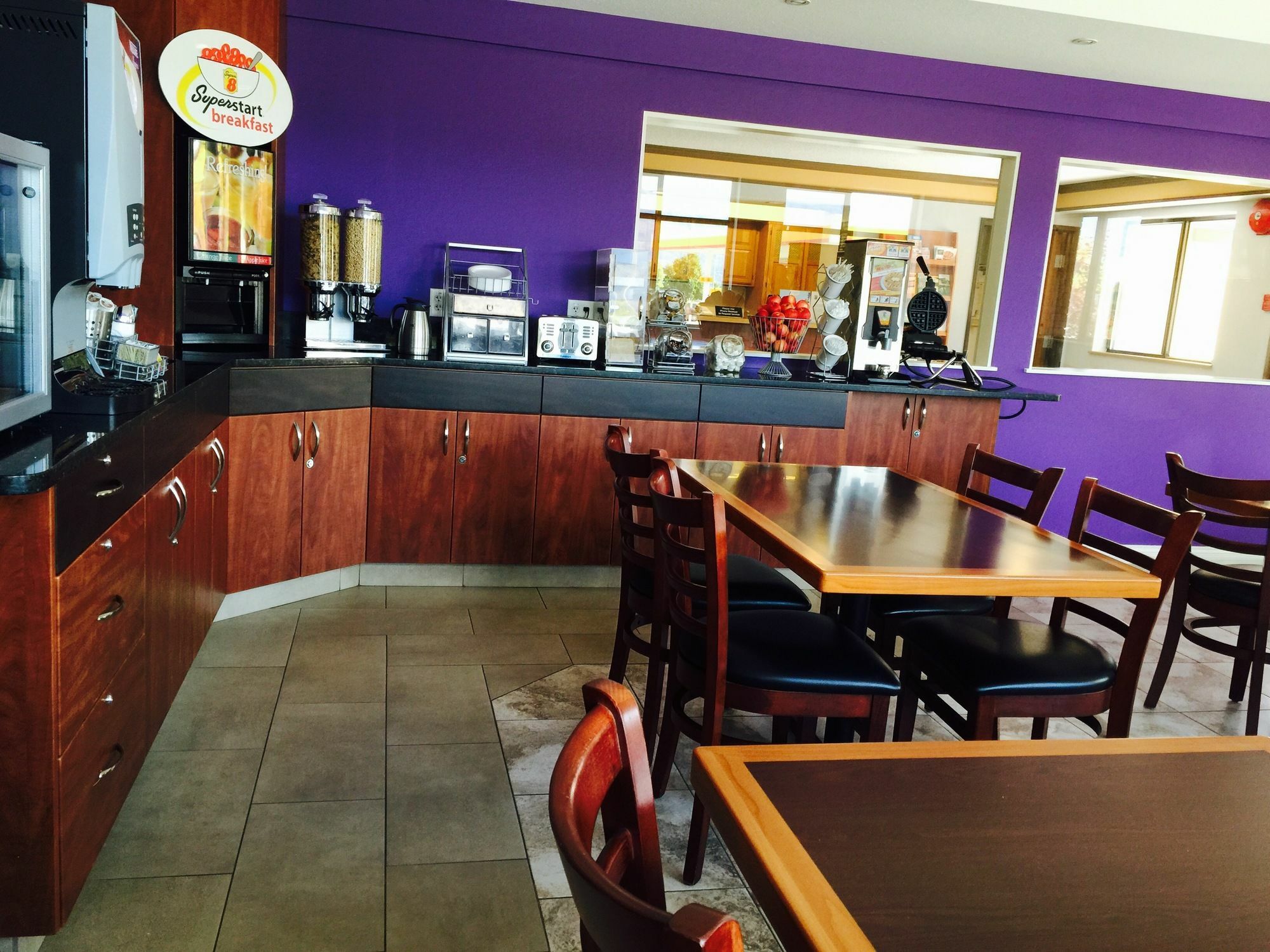 Super 8 By Wyndham Salmon Arm Otel Dış mekan fotoğraf